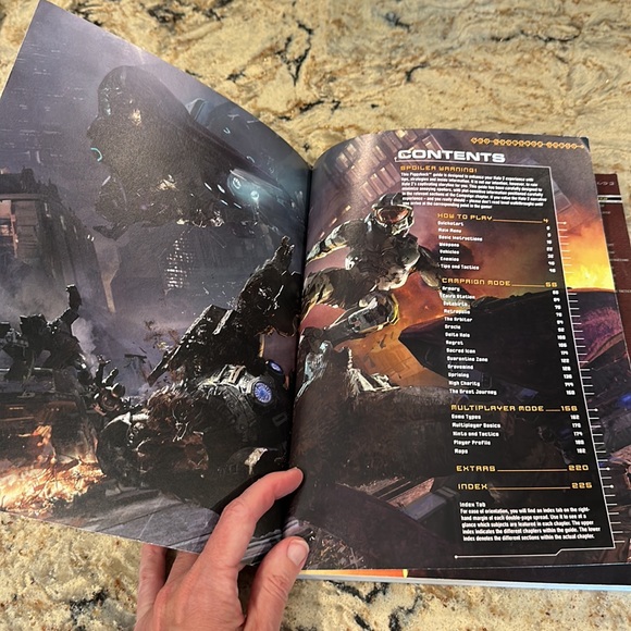 XBox Halo 2 collectors edition bundled with Halo 2 XBox official guide - Picture 6 of 9